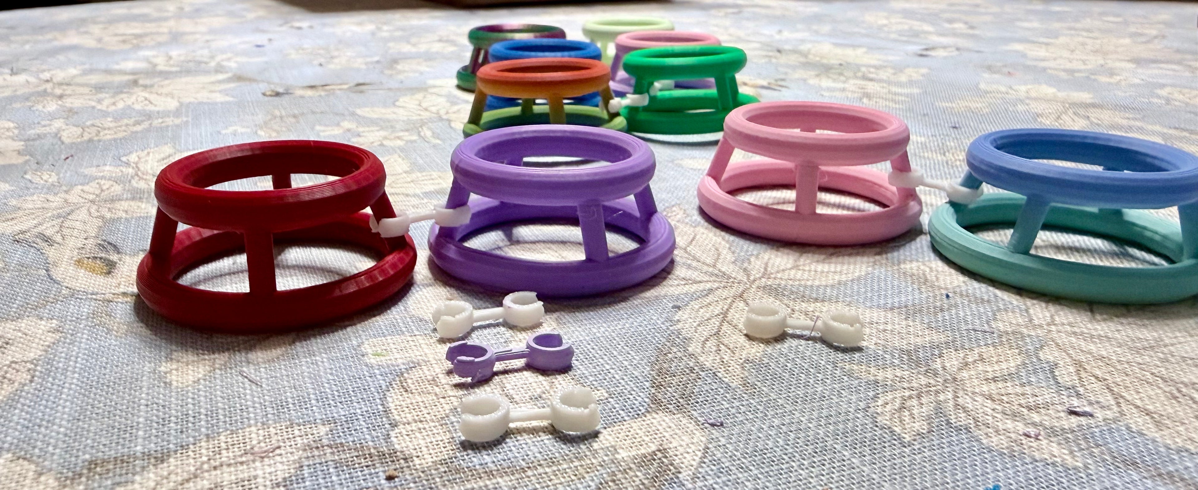 Hatching Ring Connector Clip-Medium image 0
